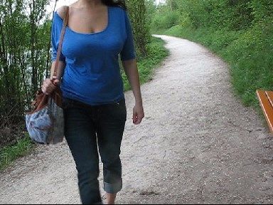 AnalBabsi's Porno Video: Beim spazieren geil geworden...