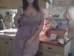 AnalBabsi Porno Video: Beim Kekse backen geil geworden...