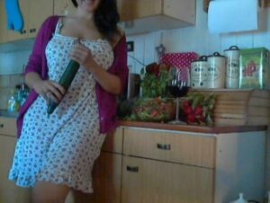 AnalBabsi Porno Video: Fette Gurke besorgt es meiner Pussy...