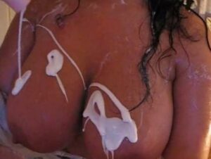 AnalBabsi Porno Video: Geiles Tittenvideo...