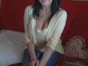 AnalBabsi Porno Video: In roten Dessous..